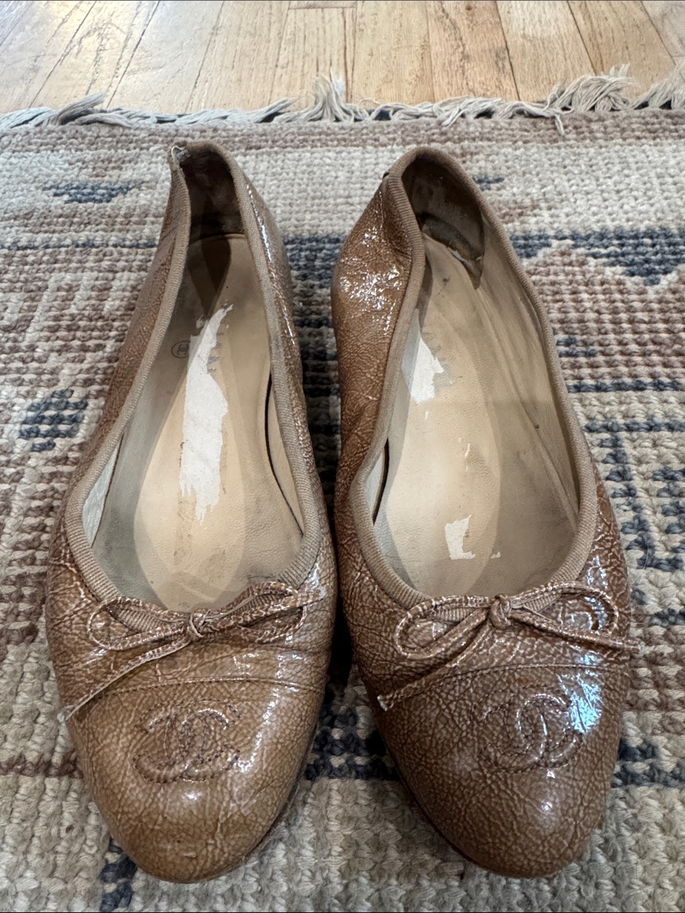 CHANEL Tan Patent Leather Ballerina Flats with Bow pre loved